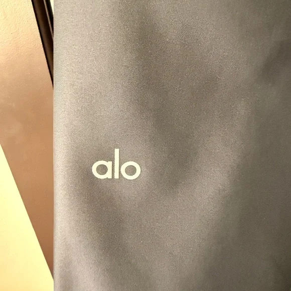 ALO Yoga AirLift High Waist Leggings 7/8th Length Medium Charcoal Gray - Picture 4 of 5